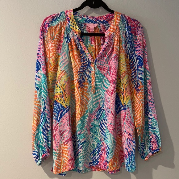 Lilly Pulitzer 100% silk Elsa blouse in Electric Feel print - Picture 2 of 9